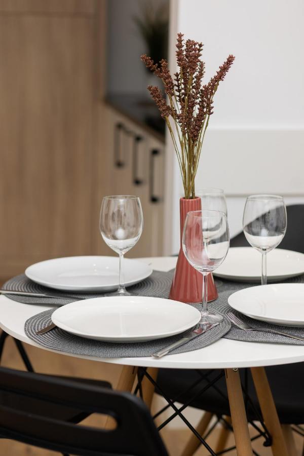 Wola Pet-Friendly Apartments With Ac Slawinska By Noclegi Renters Warszawa Exteriör bild