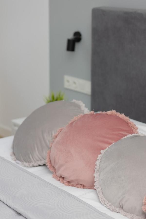 Wola Pet-Friendly Apartments With Ac Slawinska By Noclegi Renters Warszawa Exteriör bild