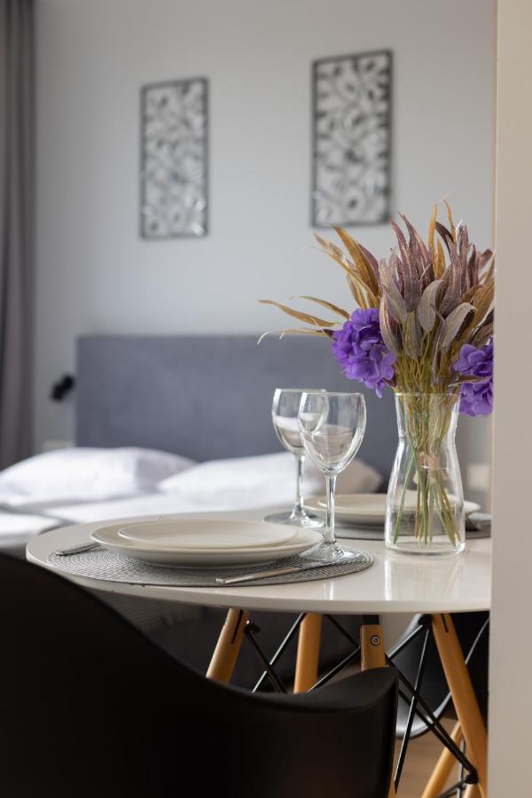 Wola Pet-Friendly Apartments With Ac Slawinska By Noclegi Renters Warszawa Exteriör bild