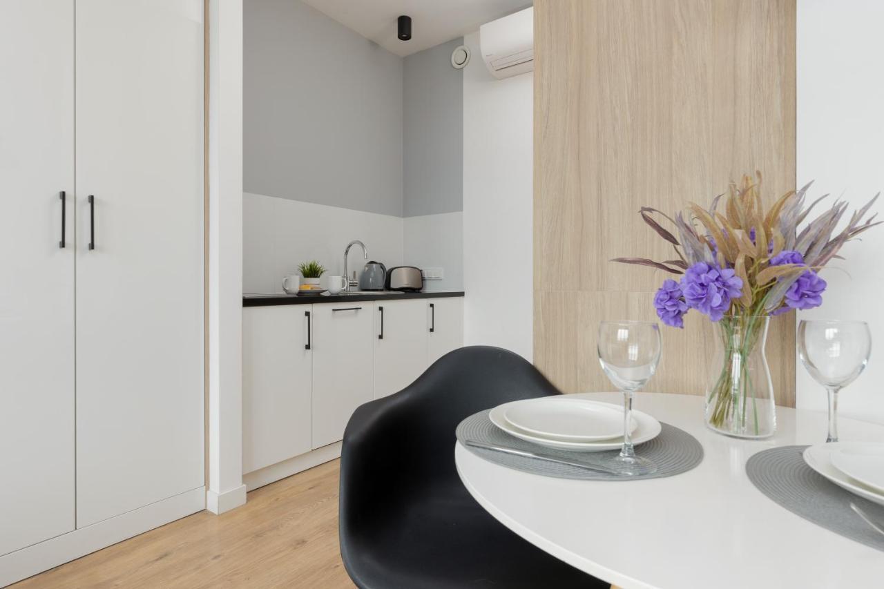 Wola Pet-Friendly Apartments With Ac Slawinska By Noclegi Renters Warszawa Exteriör bild