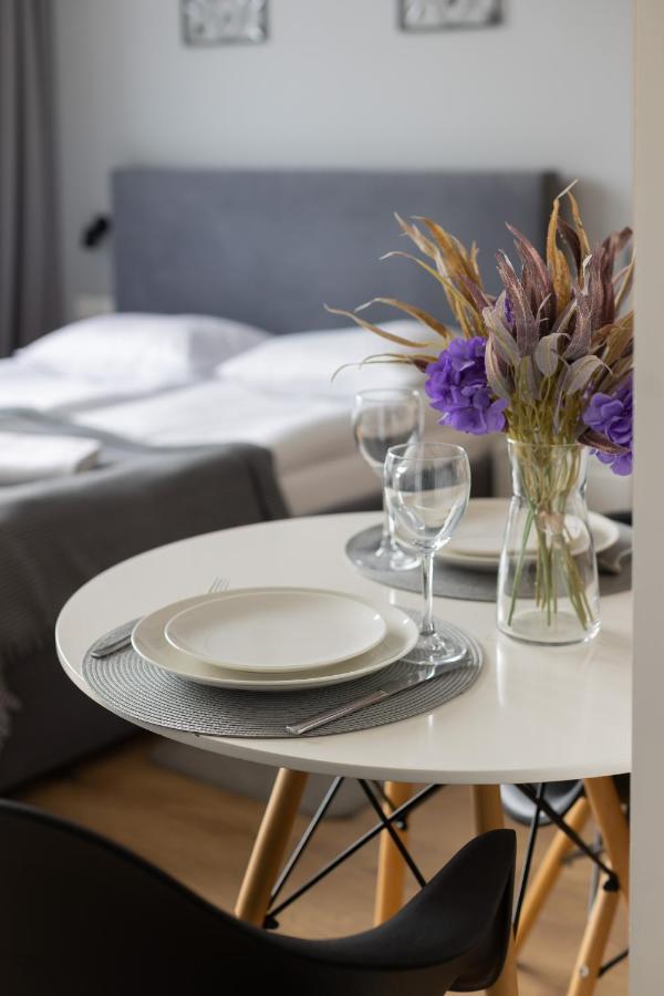 Wola Pet-Friendly Apartments With Ac Slawinska By Noclegi Renters Warszawa Exteriör bild