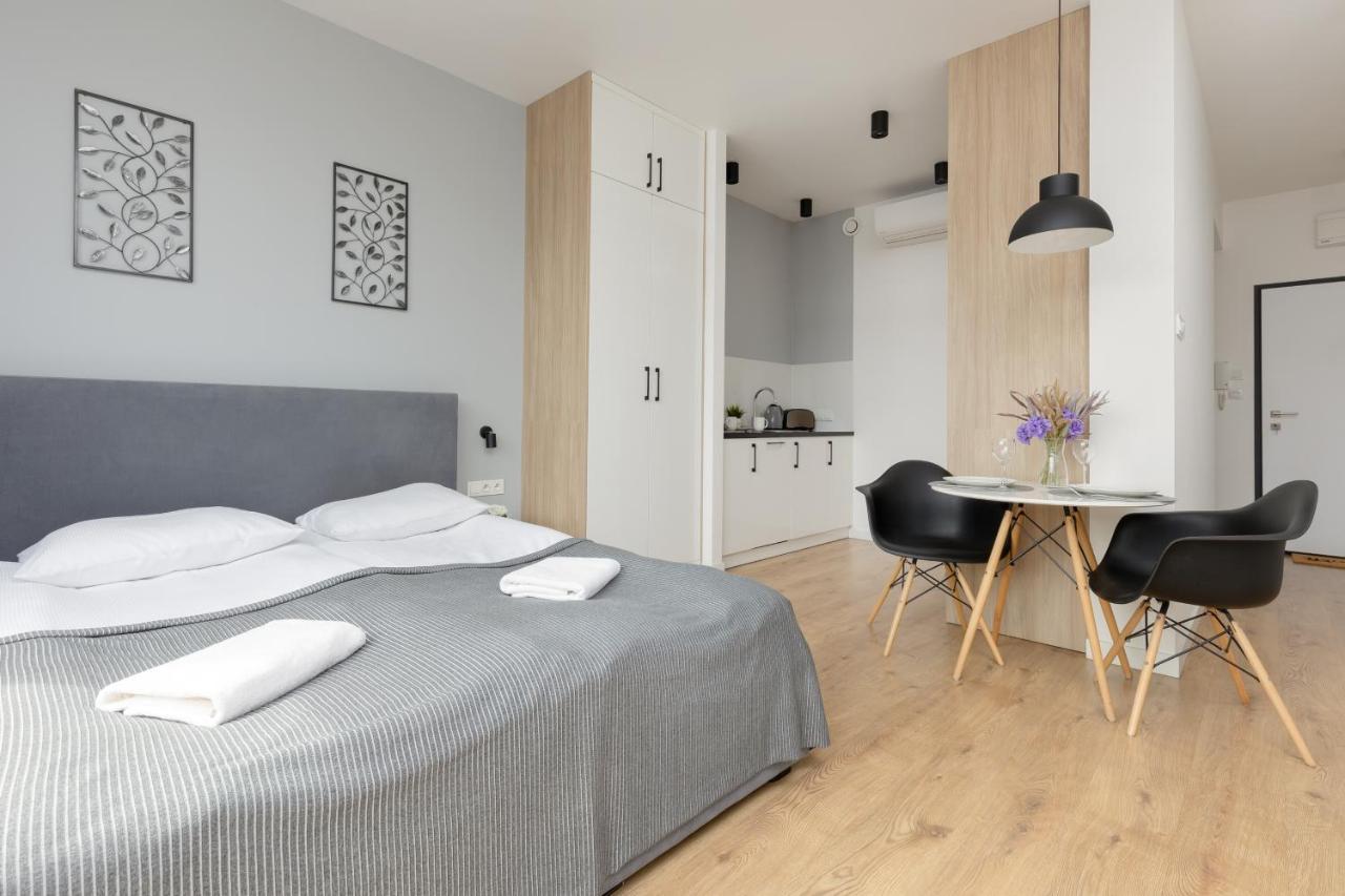 Wola Pet-Friendly Apartments With Ac Slawinska By Noclegi Renters Warszawa Exteriör bild